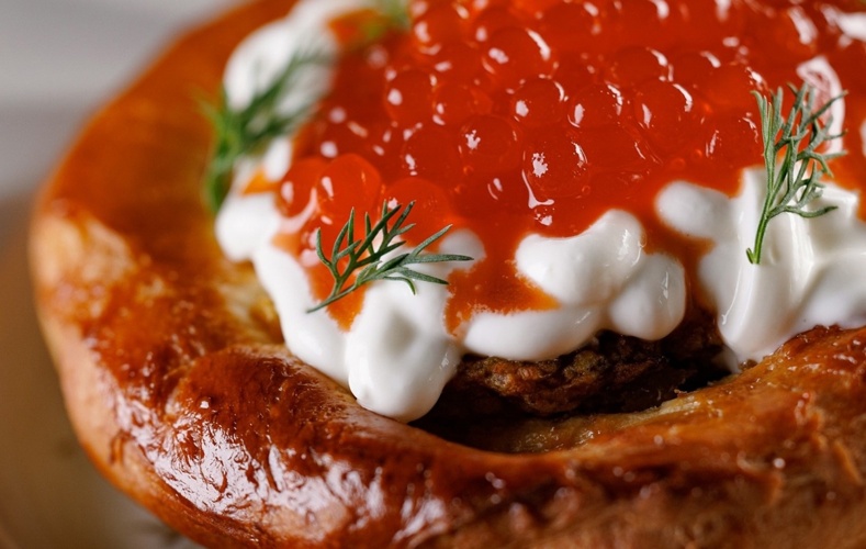 Шанежка с красной икрой в ФортеПьяно