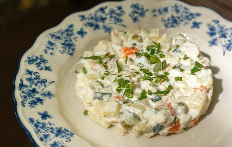 Салат столичный с курой